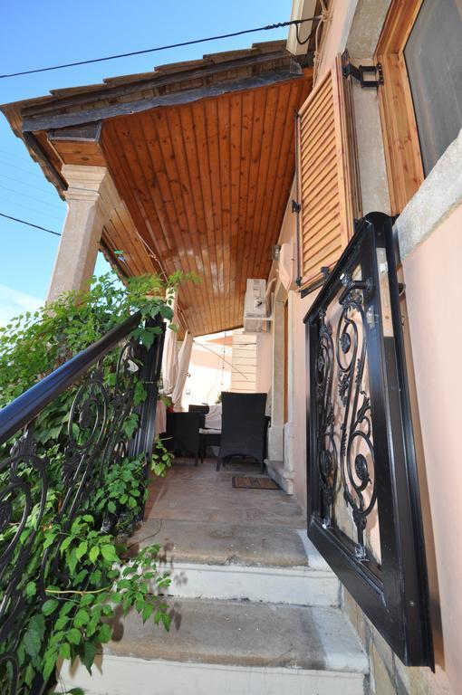Villa Makrades باليوكاستريتسا المظهر الخارجي الصورة