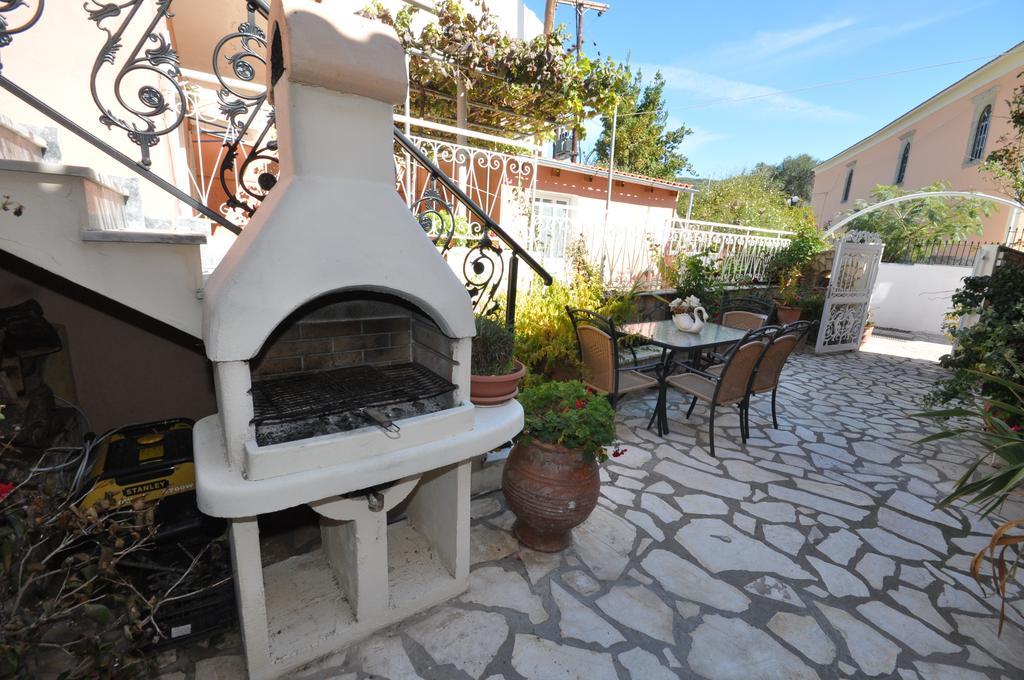 Villa Makrades باليوكاستريتسا المظهر الخارجي الصورة
